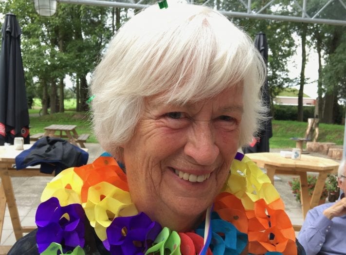 80 jarige in het zonnetje gezet op haar verjaardagsfeest